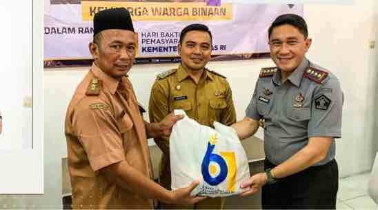 Kalapas Karawang Salurkan 148 Paket Bansos, Wujud Kepedulian di Hari Bakti Pemasyarakatan ke-61