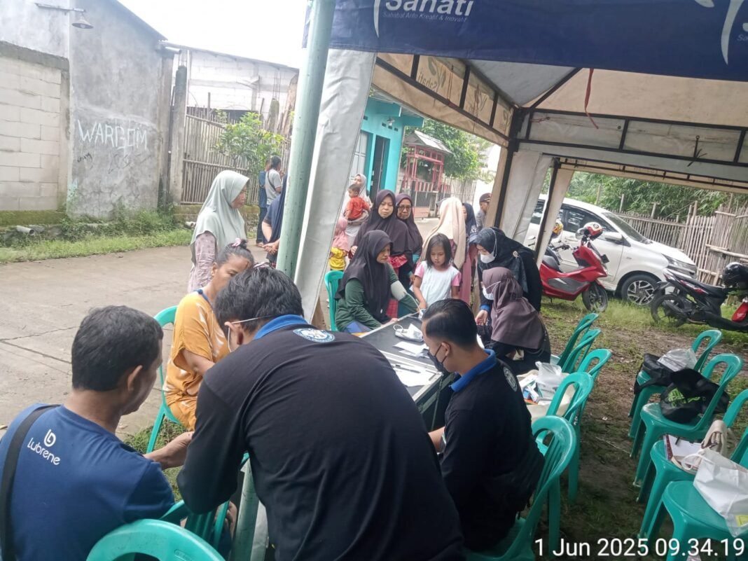 Aksi Hijau dan Sehat: Warga Balonggandu Tanam Pohon, RSUD Jatisari Gelar Pemeriksaan Gratis