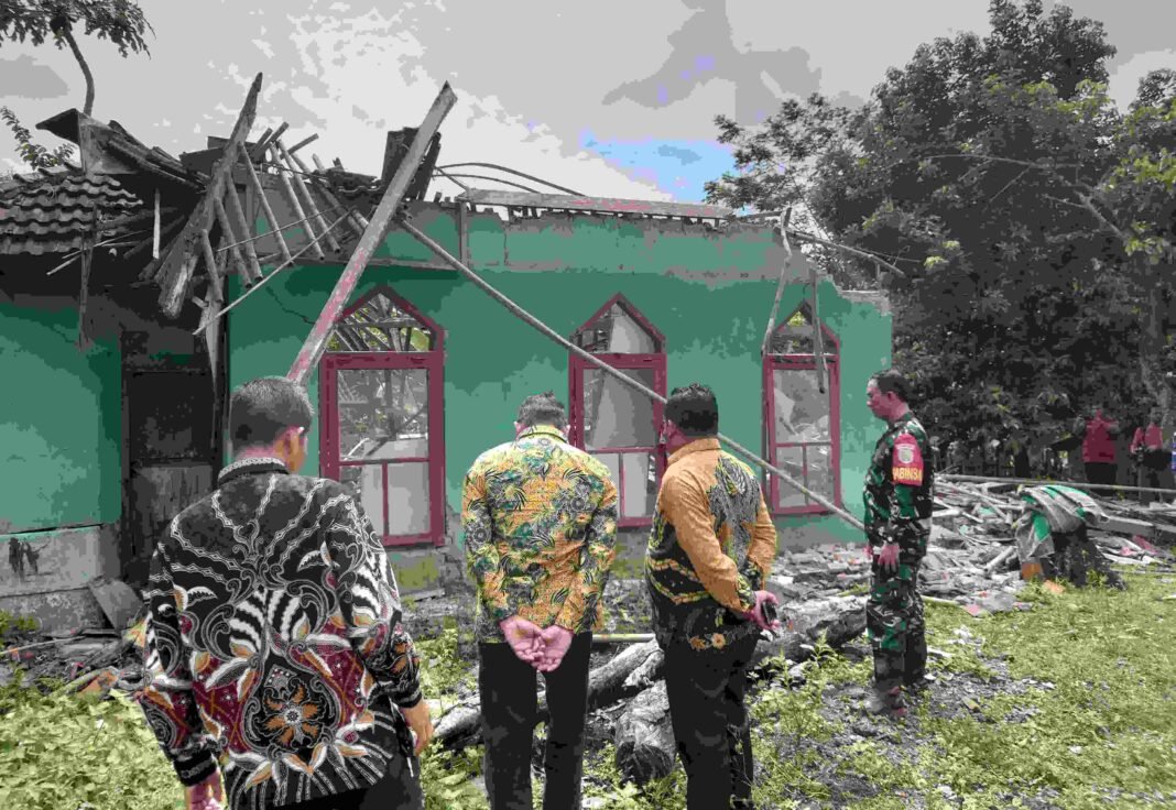 Gempa Bekasi-Karawang 4,9 M: Mushola di Desa Sukabungah Ambruk